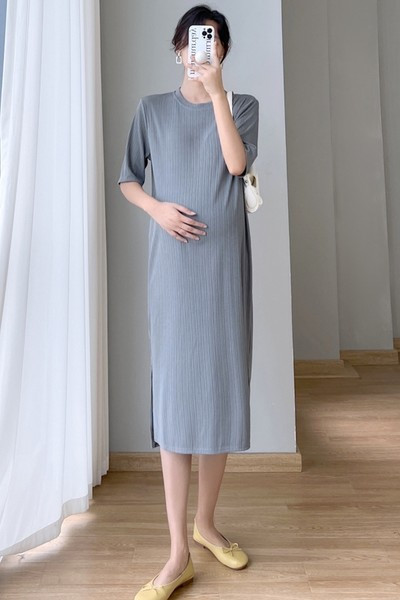 Garas grūtnieču kleitas taisns modelis ar šķēlumu