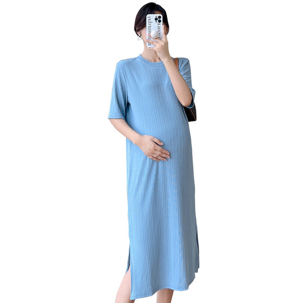 Garas grūtnieču kleitas taisns modelis ar šķēlumu