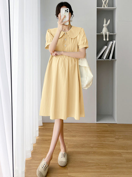 Ženska izrezana haljina s gumbima i ovratnikom