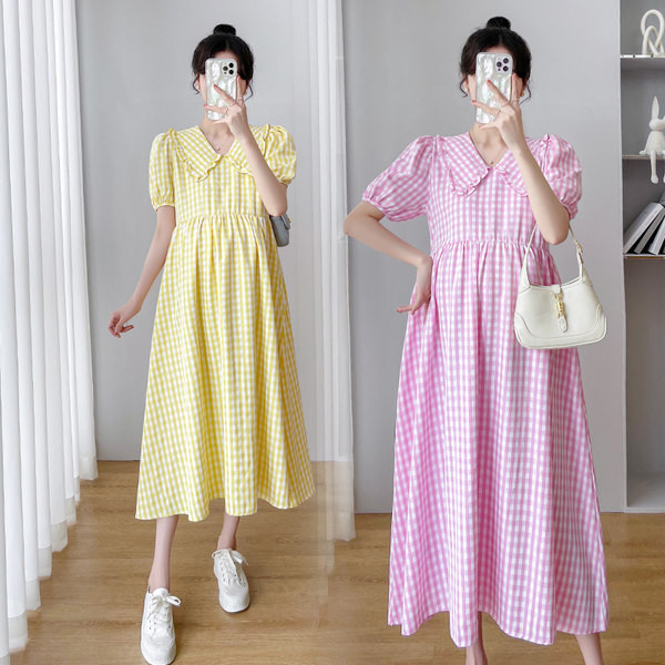 Izgriezta sieviešu rūtaina grūtnieču kleita