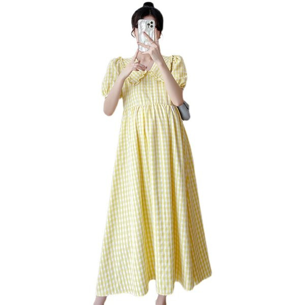 Izgriezta sieviešu rūtaina grūtnieču kleita