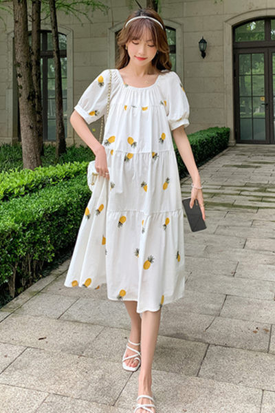 Iškirpta medvilninė suknelė su spalvingais siuvinėjimais