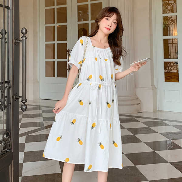 Iškirpta medvilninė suknelė su spalvingais siuvinėjimais