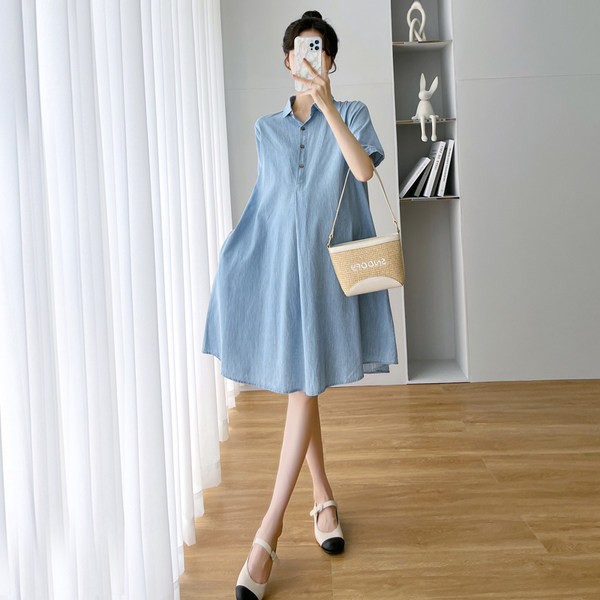 Ljetna trudnička haljina s kratkim rukavima i kopčanjem na gumbe