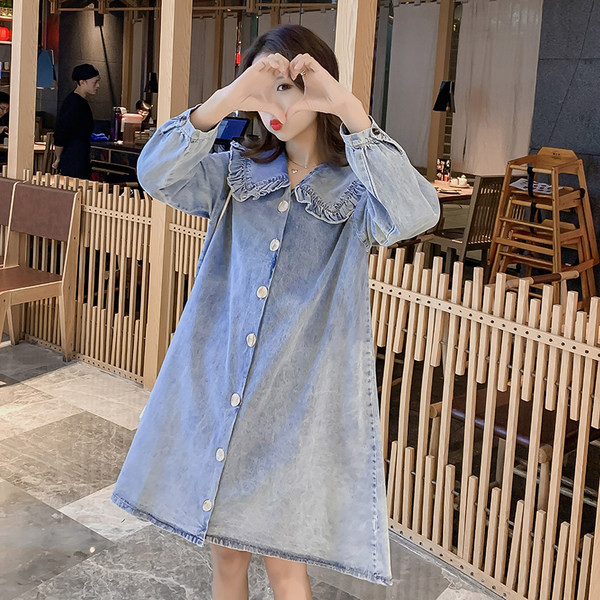 Brīva džinsa kleita ar lokām piemērota grūtniecēm