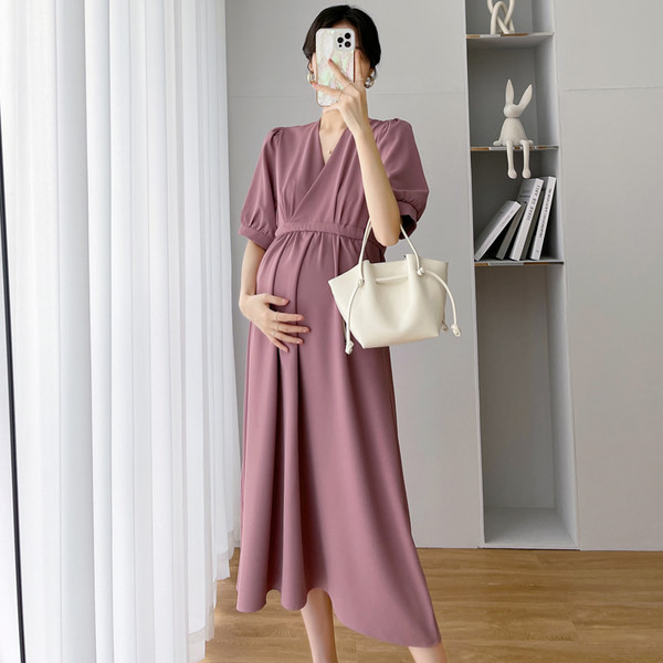 Kroj ljetne haljine sa špicastim izrezom za trudnice