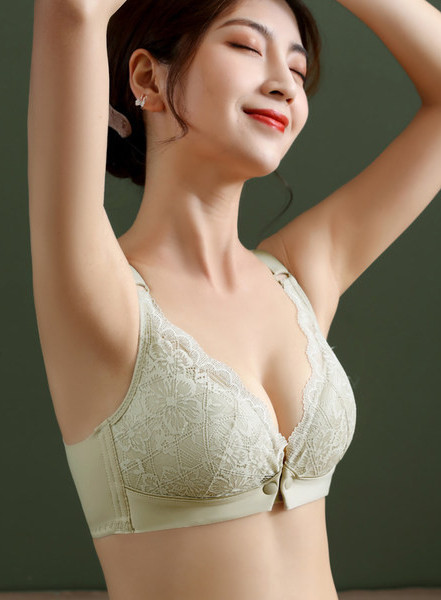 Mežģīņu krūšturis piemērots zīdīšanai