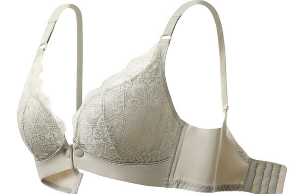 Mežģīņu krūšturis piemērots zīdīšanai