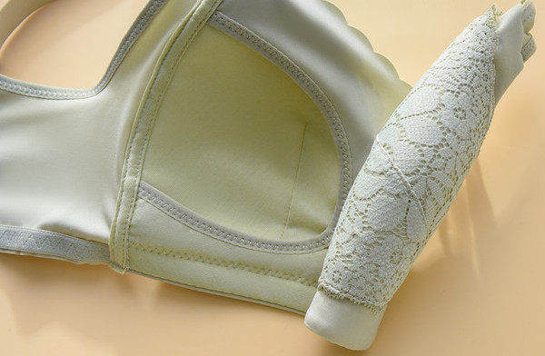 Mežģīņu krūšturis barošanai