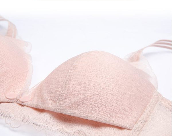 Дамски дантелен сутиен с подплънки подходящ за кърмене