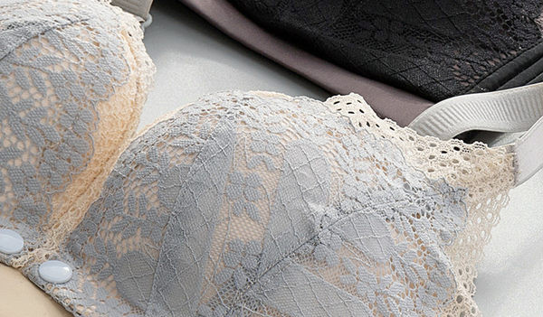 Čipkasti grudnjak s prednjim kopčanjem pogodan za dojenje