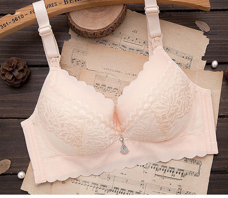 Mežģīņu krūšturis ar metāla elementu piemērots zīdīšanai