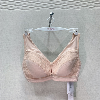 Krūšturis ar platām lencēm un aizdari priekšpusē piemērots zīdīšanai