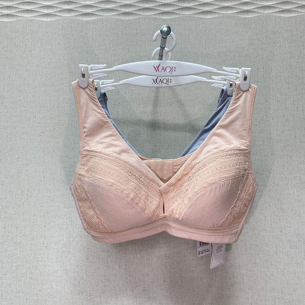 Krūšturis ar platām lencēm un aizdari priekšpusē piemērots zīdīšanai