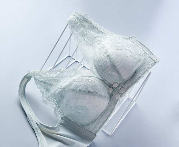 Sieviešu krūšturis barošanai ar mežģīnēm un aizdari priekšpusē - komplektā 2 gab