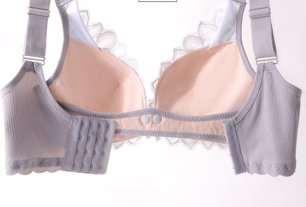 Mežģīņu krūšturis barošanai