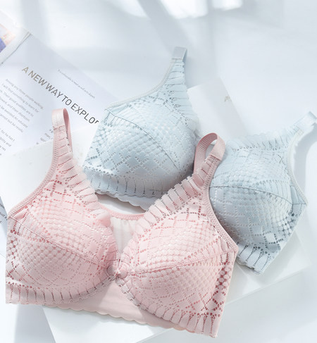 Mežģīņu krūšturis ar regulējamām lencēm piemērots zīdīšanai