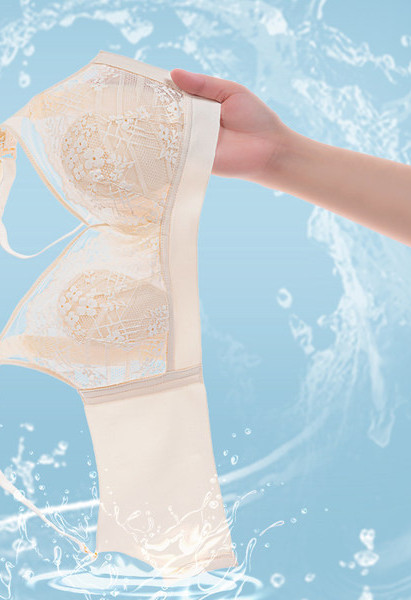 Nėriniuota liemenėlė su trikampiais kaušeliais, tinkanti maitinančioms mamoms