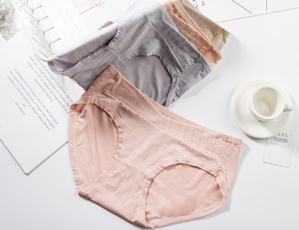 Vienkrāsainas biksītes grūtniecēm ar zemu jostasvietu