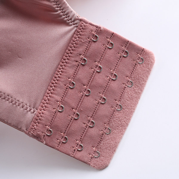 Mežģīņu krūšturis ar regulējamām lencēm piemērots zīdīšanai