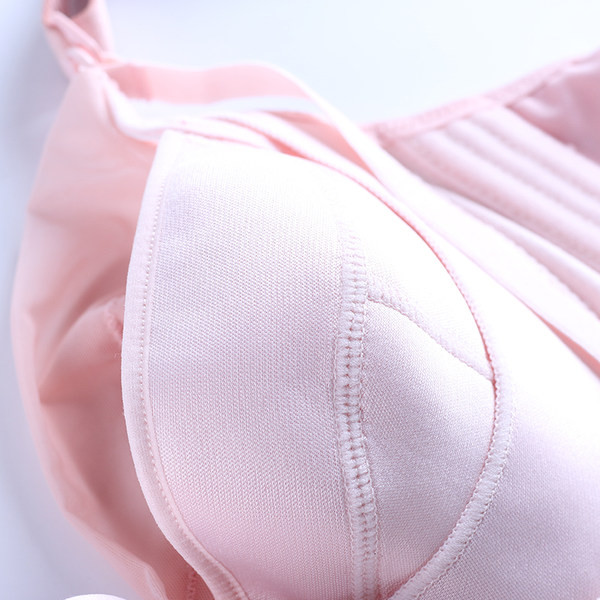 Krūšturis ar mežģīnēm - piemērots grūtniecēm un sievietēm, kas baro bērnu ar krūti