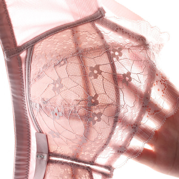 Sieviešu mežģīņu krūšturis, kas piemērots barojošām māmiņām - trīs krāsas