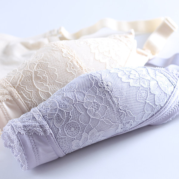 Sieviešu mežģīņu krūšturis, kas piemērots barojošām māmiņām