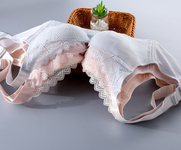 Krūšturis piemērots barojošām māmiņām - trīs krāsas