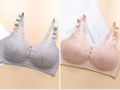 Komplektā 2 mežģīņu krūšturi