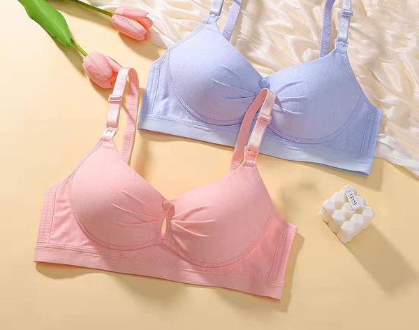 Krūšturis no elpojoša materiāla, kas piemērots barojošām māmiņām