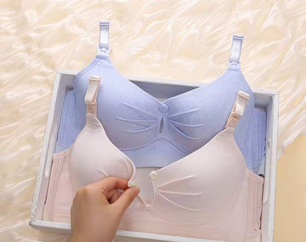 Krūšturis no elpojoša materiāla, kas piemērots barojošām māmiņām