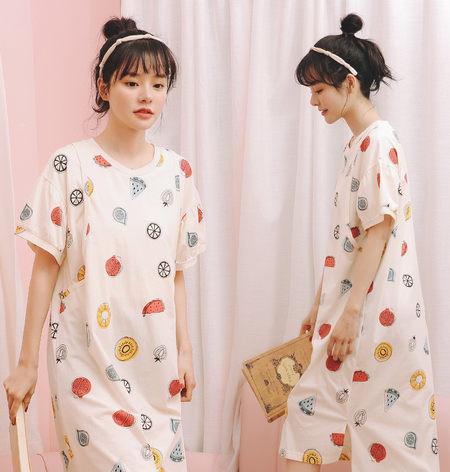 Grūtnieču naktskrekls ar garām piedurknēm ar aplikāciju