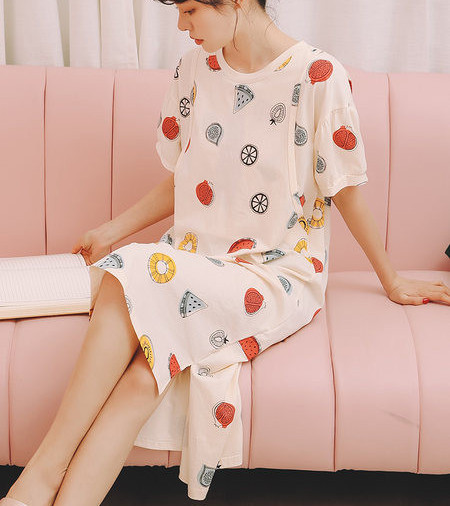 Grūtnieču naktskrekls ar garām piedurknēm ar aplikāciju