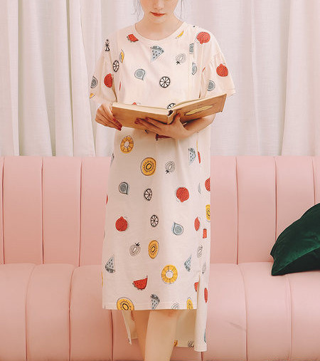 Grūtnieču naktskrekls ar garām piedurknēm ar aplikāciju