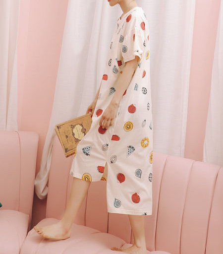 Grūtnieču naktskrekls ar garām piedurknēm ar aplikāciju