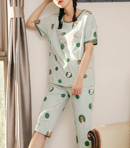 Divdaļīga grūtnieču pidžama ar īsām piedurknēm ar aplikāciju