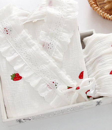 Kokvilnas pidžama ar mežģīnēm grūtniecēm