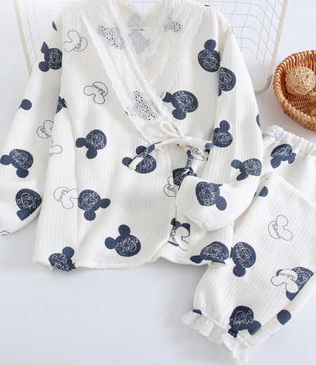 Divdaļīga grūtnieču pidžama ar izšuvumu