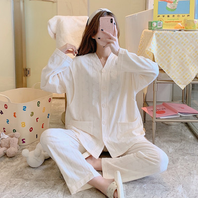 Divdaļīgs izšūts grūtnieču pidžamu komplekts