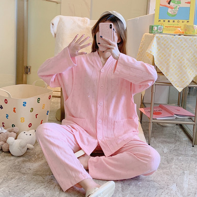 Divdaļīgs izšūts grūtnieču pidžamu komplekts