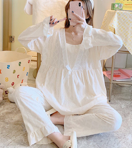 Divdaļīgs izšūts grūtnieču pidžamu komplekts