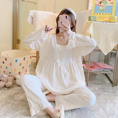 Divdaļīga brīva grūtnieču pidžama ar izšuvumu un lentīti