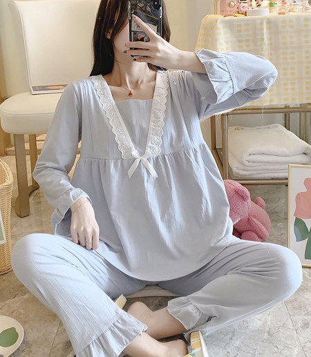 Divdaļīga brīva grūtnieču pidžama ar izšuvumu un lentīti