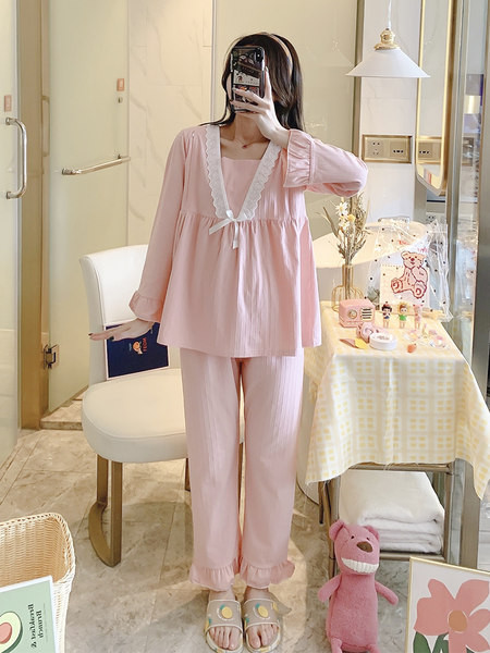 Divdaļīga brīva grūtnieču pidžama ar izšuvumu un lentīti