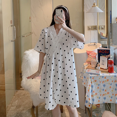 Sieviešu naktskrekls ar smailu kakla izgriezumu grūtniecēm