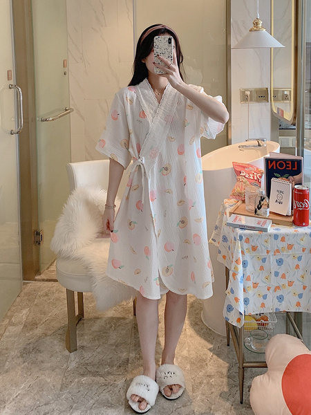 Sieviešu naktskrekls ar smailu kakla izgriezumu grūtniecēm