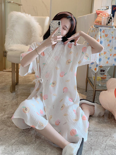 Sieviešu naktskrekls ar smailu kakla izgriezumu grūtniecēm