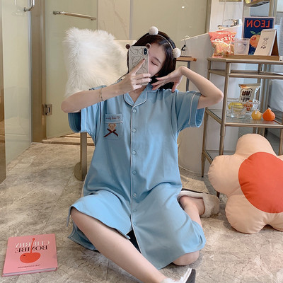 Sieviešu garais naktskrekls ar pogām grūtniecībai