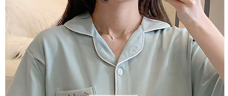 Sieviešu garais naktskrekls ar pogām grūtniecībai