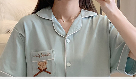 Sieviešu garais naktskrekls ar pogām grūtniecībai